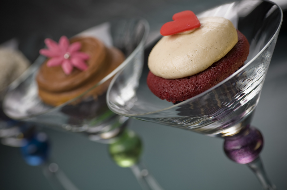 CAKETAILS AT THE HOLLYWOOD ARMS